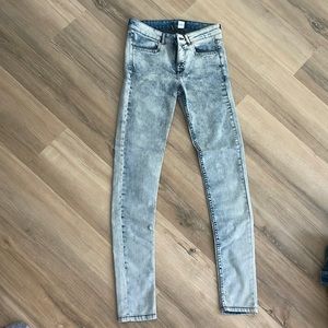 Acid wash skinny jeans